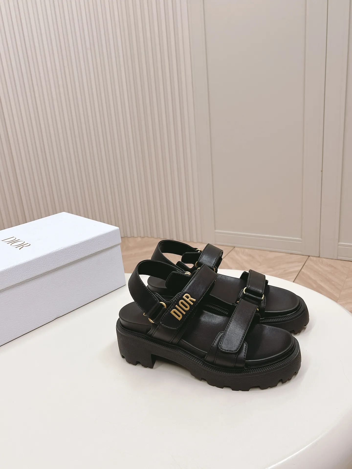 👟👟Ex-factory price 520👟👟 2024Dior Classic Velcro high-heeled sandals and slippers series original replica high version super durable and versatile style very comfortable on the foot, slim and tall, original leather upper, original d hardware buckle, original TPU outsole Heel height is about cm Size: 35-42